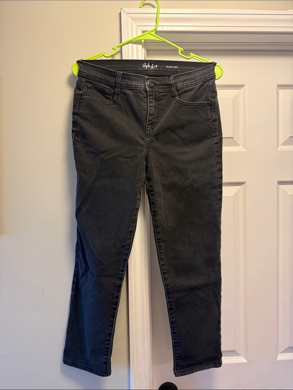 Styluxe Women's Black Straight-Leg Jeans